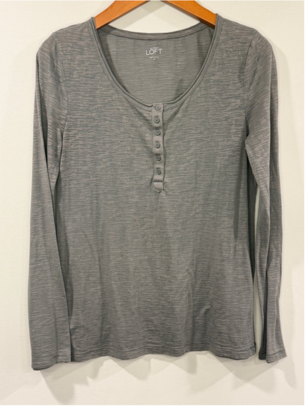 LOFT Women’s Gray Long-Sleeve Lightweight Henley Shirt Size M